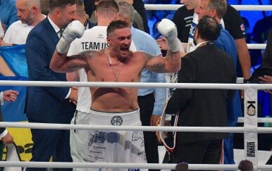 Usik se poigrao s Duboisom: Deklasirao ga i završio u petoj rundi