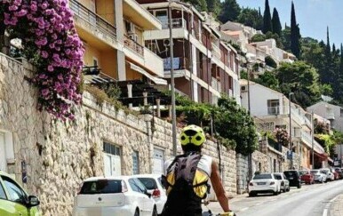 Prizor turista iz Dubrovnika zbunio prolaznike: "Ovo je katastrofa, u kojem pravcu ide sve???"