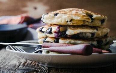 Tako pahuljaste! Recept za američke palačinke s borovnicama za slatki početak dana
