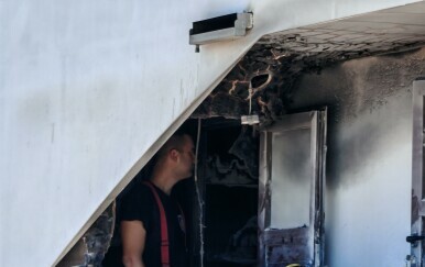 Buknuo požar na brodu u Makarskoj: Ima ozlijeđenih