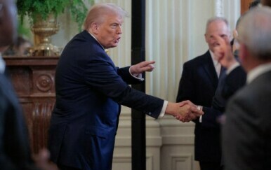 Trump objavio postizanje trgovinskog sporazuma SAD-a i Japana s carinama od 15 posto