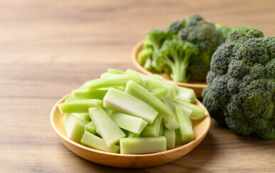 Kako se piše: stabiljka ili stabljika