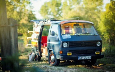 Vikend poezije u Istri: Šuma, stihovi i knjižnica pod vedrim nebom