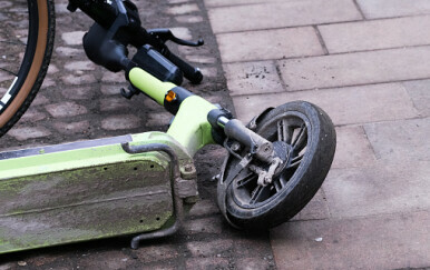 Dijete teže ozlijeđeno, udario ga električni romobil