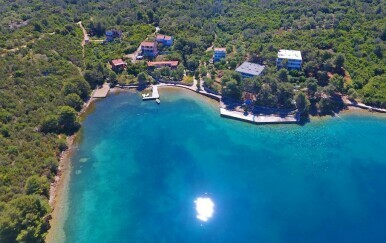 Odmor na Dugom otoku: Odličan popust za smještaj u hotelu koji se smjestio na 20 koraka od mora