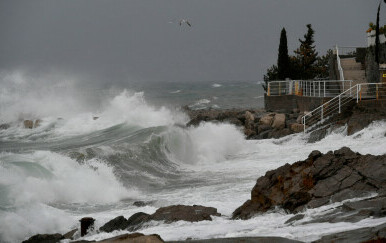 Alarm duž obale zbog olujnog juga