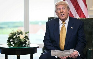 Trump će prema novom sporazumu J. Koreji uvesti carine od 15 posto