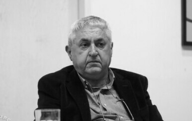 Preminuo je legendarni kolumnist Milan Ivkošić
