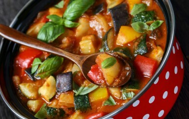 Recept za ukusno ljetno varivo: Talijansko rješenje za "višak" povrća - iz jednog lonca