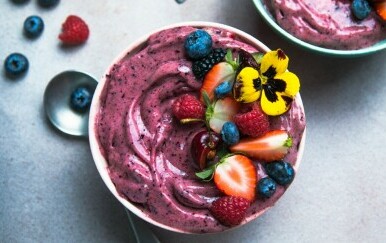 Recept za smrznuti jogurt sa šumskim voćem