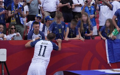 Džeko tješio uplakanu djecu nakon ispadanja sa Svjetskog prvenstva