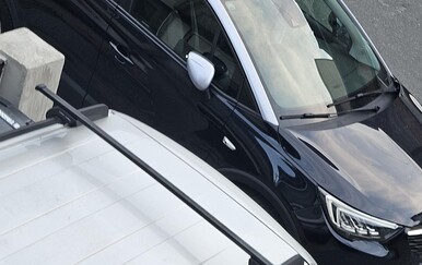 Auto izgleda kao da je izgorio na suncu, gledatelji primijetili: "Dobio je bojicu"