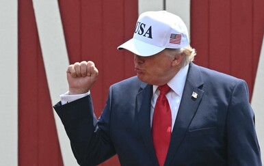 Biblije, Sam u kući i parfem: Šest zaključaka iz Trumpovih financija u 2025.