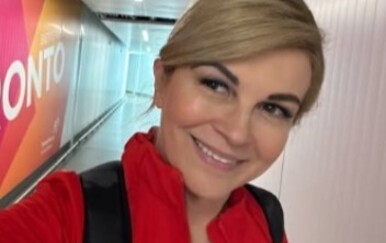 Kolinda Grabar-Kitarović stigla u Toronto! Pozirala ispred poznatog natpisa i poslala kratku poruku Vatrenima