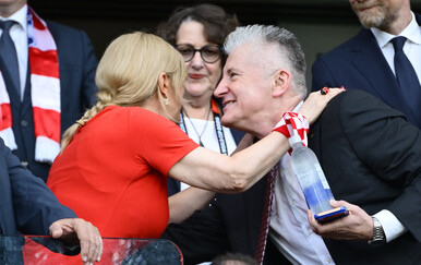 Davor Šuker ponovno u javnosti: Legendarni Vatreni u VIP loži grlio Kolindu Grabar-Kitarović na utakmici Hrvatske i Portugala