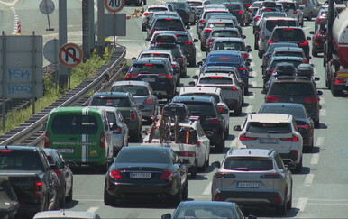 Prvi srpanjski vikend donio velike gužve: Tisuće vozila prema moru, trajekti puni