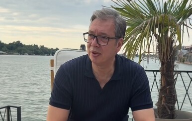 VIDEO Vučićev video sa splava izazvao pažnju: Savu nazvao srpskim morem, a kečigu nahvalio na sva usta