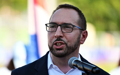 Tomislav Tomašević predstavlja novosti ozelenjivanja gradskih dvorišta