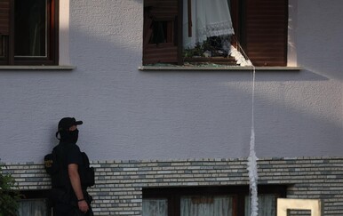 Drama u Zagrebu: Policija opkolila kuću u koju se zatvorio muškarac