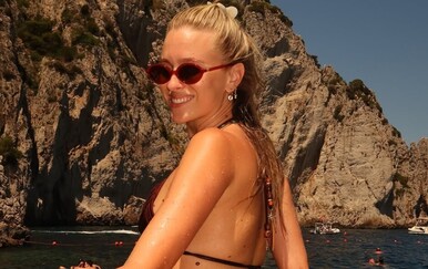 Domenica ljetuje na Capriju: U kupaćem kostimu pokazala isklesanu figuru, društvo joj prave prijateljice