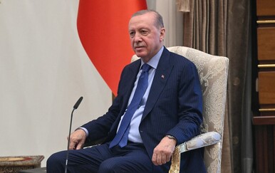 Erdogan čelnicima NATO-a poklonio pištolje i streljivo