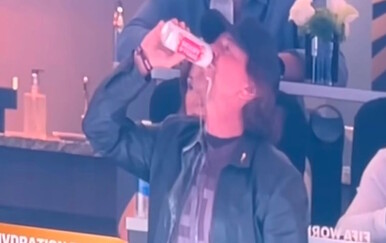 Eddie Vedder iz Pearl Jama ispijao pivo na utakmici