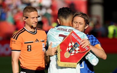 Snimka se tek pojavila: Pogledajte što je sudac rekao Modriću i Ronaldu na centru terena