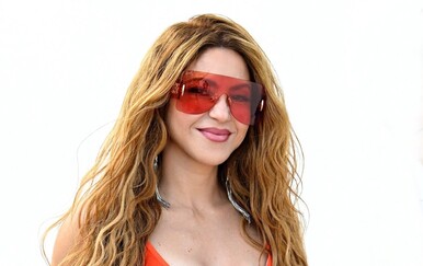 Shakira u bikiniju s resicama
