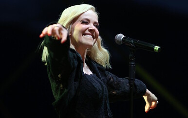 Jelena Rozga u kratkoj haljini nastupala u Šibeniku