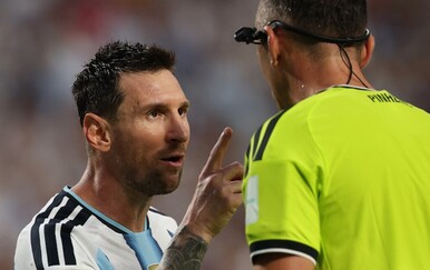 Messi usred utakmice održao lekciju sucu: "Obraćaj mi se sa poštovanjem!"