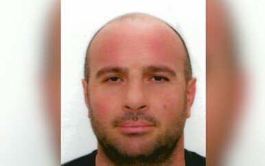 Rekonstrukcija velike akcije u susjedstvu: Aleksić policajcima oduzeo oružje i mobitele, pucao na njih pa im pobjegao