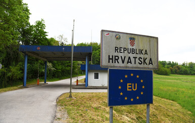 Mještani pograničnih sela blokirali cestu zbog problema na hrvatskoj granici