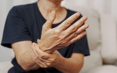 Nova studija otkriva zašto bi žene s Parkinsonovom bolešću trebale biti pod posebnim nadzorom