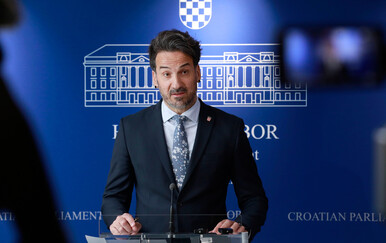 Miletić kritizirao Rinčić zbog uklanjanja HOS-ova grba
