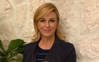 Kolinda Grabar-Kitarović pokazala suvenir sa Svjetskog prvenstva
