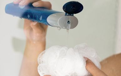 Zastarjeli “boomerski” proizvodi za tuširanje koje milenijalci ne mogu podnijeti