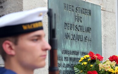 Incident na komemoraciji u Berlinu: Potomak borca protiv nacizma pokušao ukloniti vijenac AfD-a