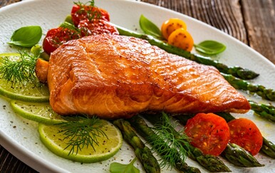 Pečeni losos premazan harissa pastom recept