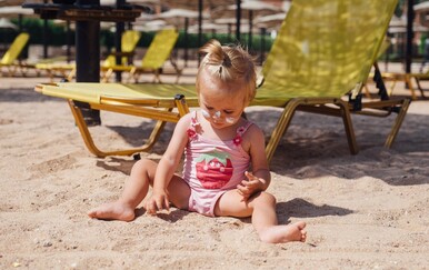 Dijete i kupaći kostim