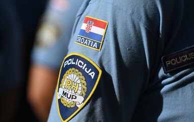 Policajac nakon svađe u prometu pucao u zrak