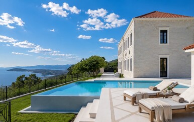 Vila Royal Excelsior nekad je bila škola u Podstrani