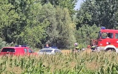 Nesreća u Novom Sadu: Iz prevrnutog automobila u kanalu izvučena tri tijela