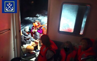 Hvar: S nasukane jedrilice spašeno 12 Španjolaca