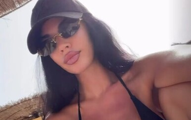Ivana Knoll uživa na Ibizi, fotografije u bikiniju usijale društvene mreže