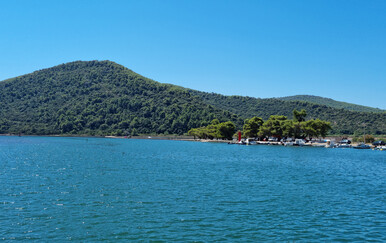 Zbog fekalnog onečišćenja mora ne preporučuje se kupanje na plaži u Stonu