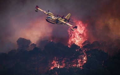 Hrvatski Canadair CL-415 upućen u Francusku radi pružanja pomoći u gašenju požara