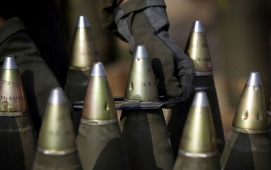 Američki dužnosnici pozivaju na ulaganje u tvornice streljiva i oružja u BiH