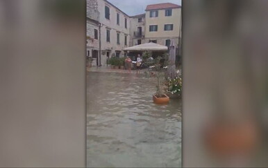 Olujno nevrijeme pogodilo je Jadran, a najteže je na Hvaru