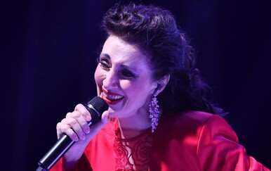 Doris Dragović objavila je fotografiju iz osamdesetih s Vesnom Zmijanac