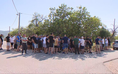 Mještani blokadom traže širu cestu u Radašinovcima kod Benkovca